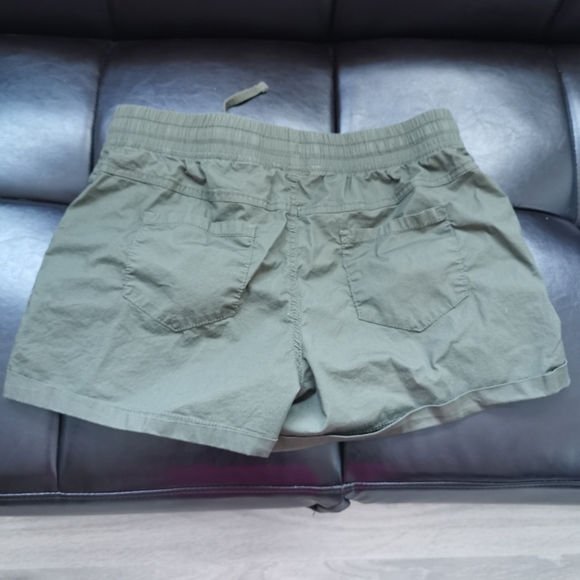 Khaki shorts - Picture 2 of 3